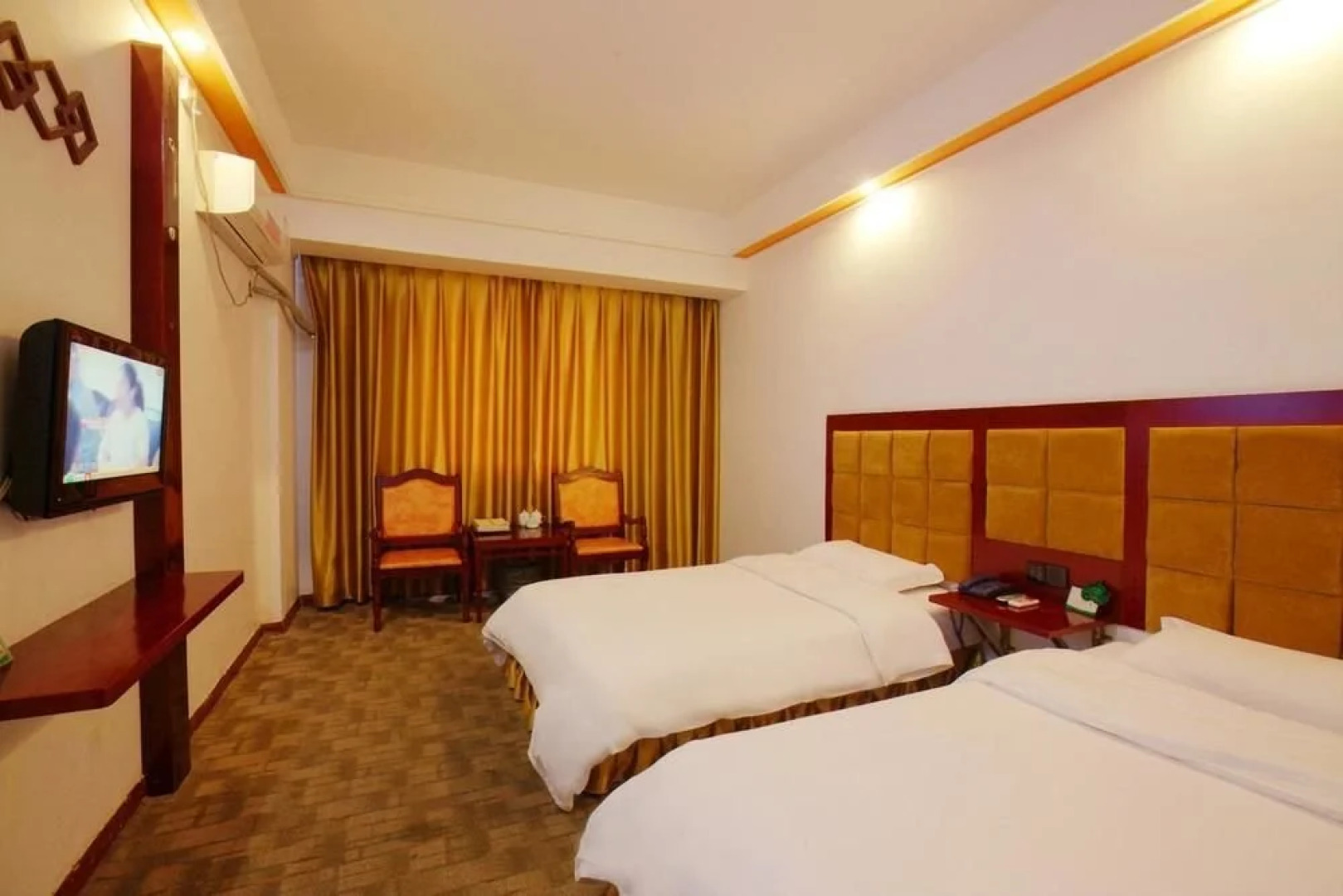 Zhangjiajie Wind and Cloud Holiday Hotel