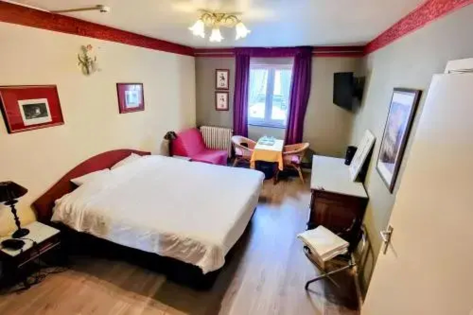 Royal Hotel-Restaurant Bonhomme