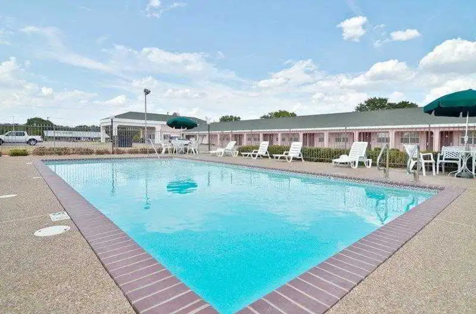 Gun Barrel Executive Inn