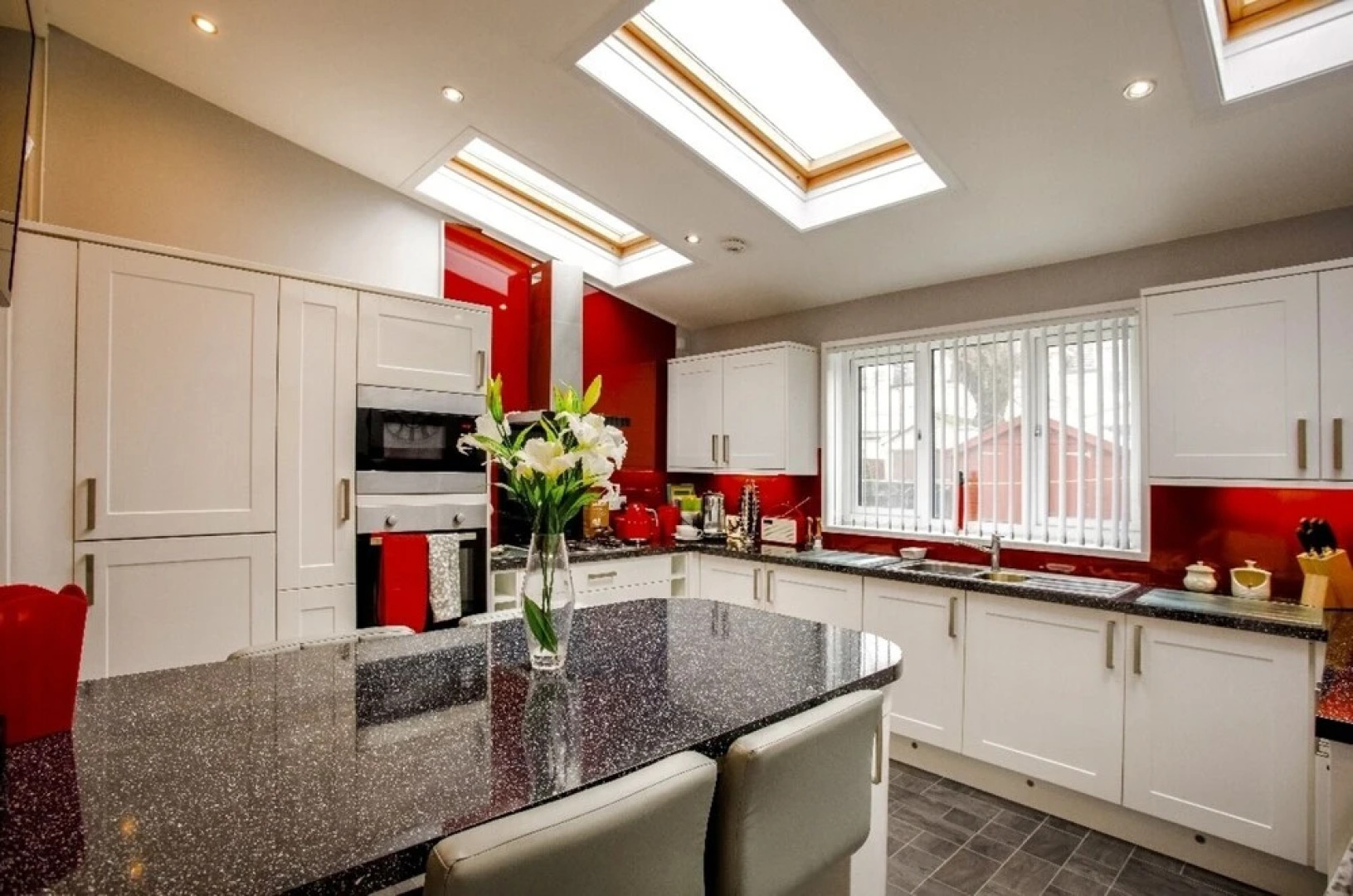 Warm and Welcoming Villa, Perfect Home From Home