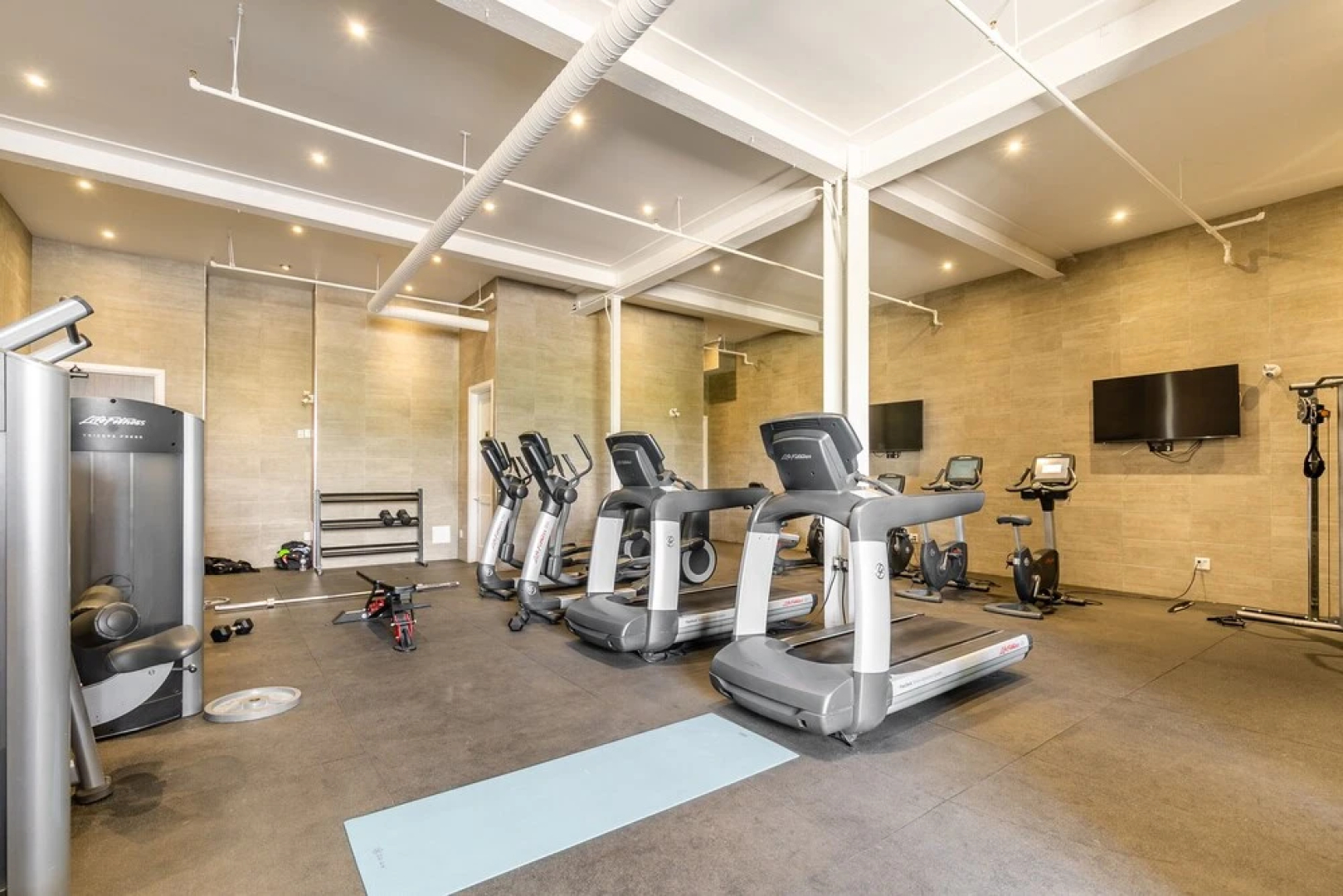 GLOBALSTAY. Dundurn LOFTS. Free parking