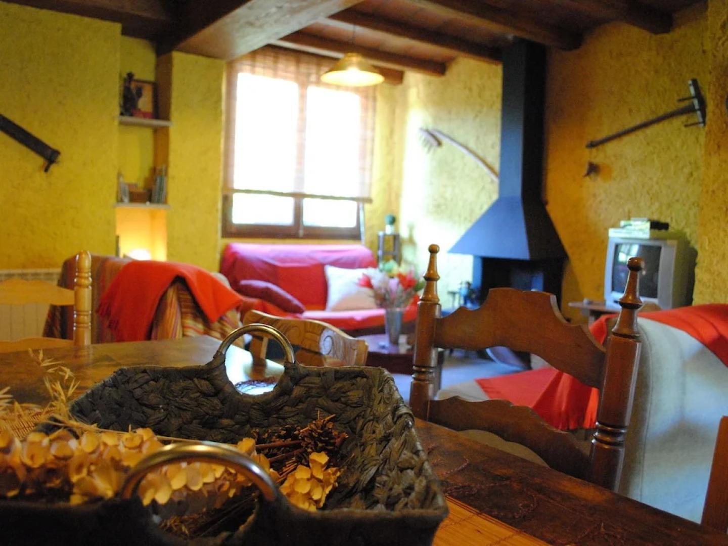 Quaint Cottage in Costa Dorada With Swimming Pool