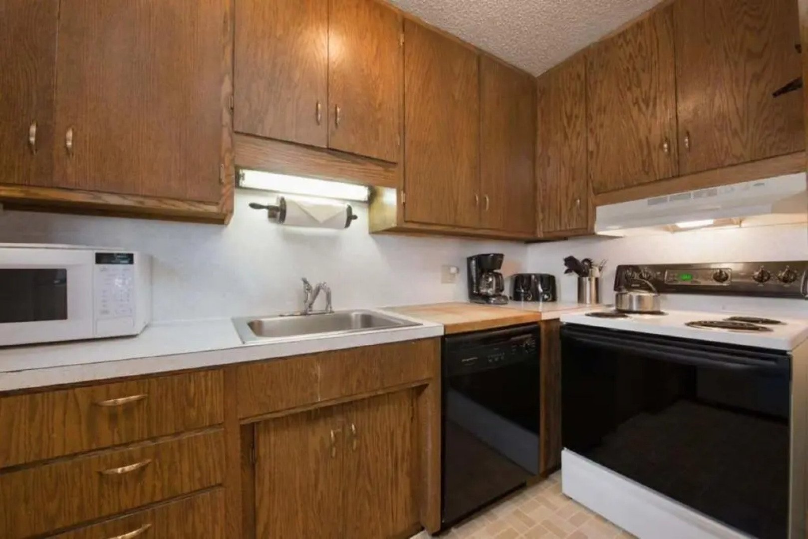 JHRL - Slope-side Whiteridge B5 Condo - Walk to Tram