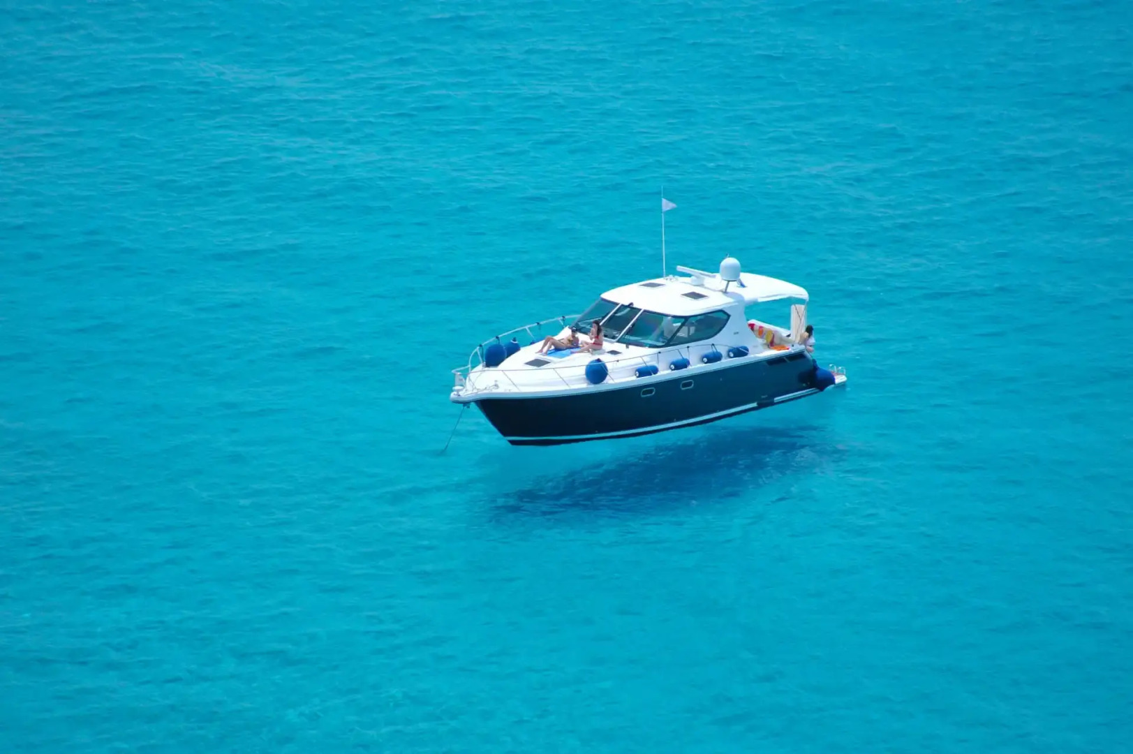 leonidas apartments and suites