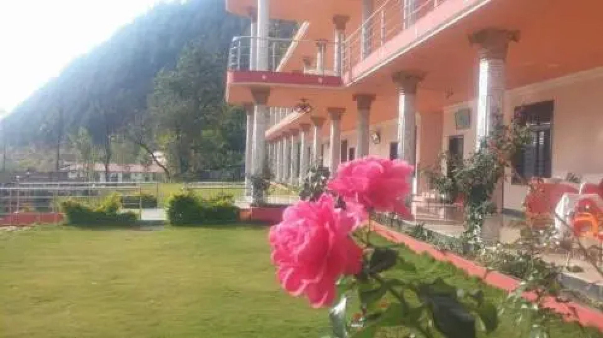 Hotel Mountain Track- Taranna Balakot