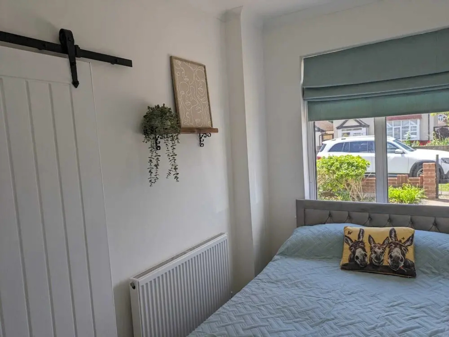 Cozy Cottage Stay - Modern, Cozy, Close to London