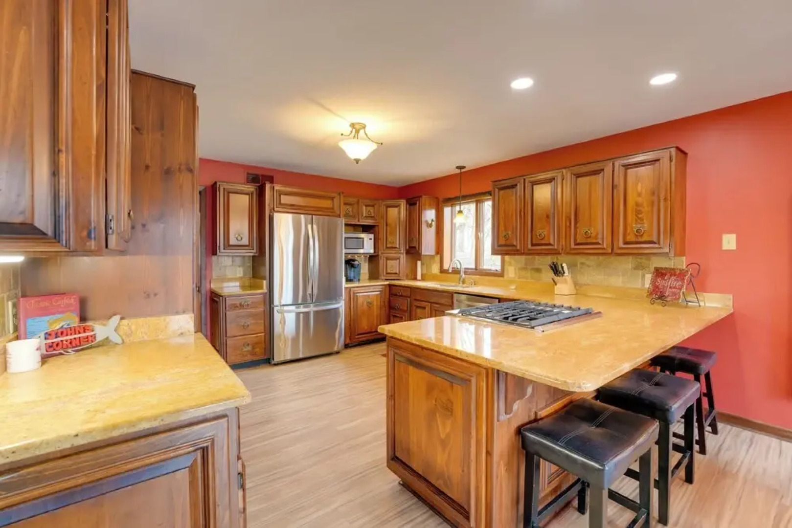 Stunning Southaven Estate: Pool & Spacious Deck!