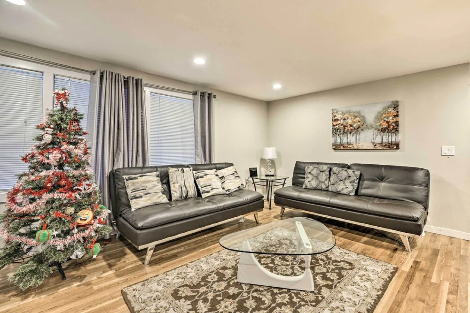 Spacious Kent Home ~ 17 Mi to Dtwn Seattle!