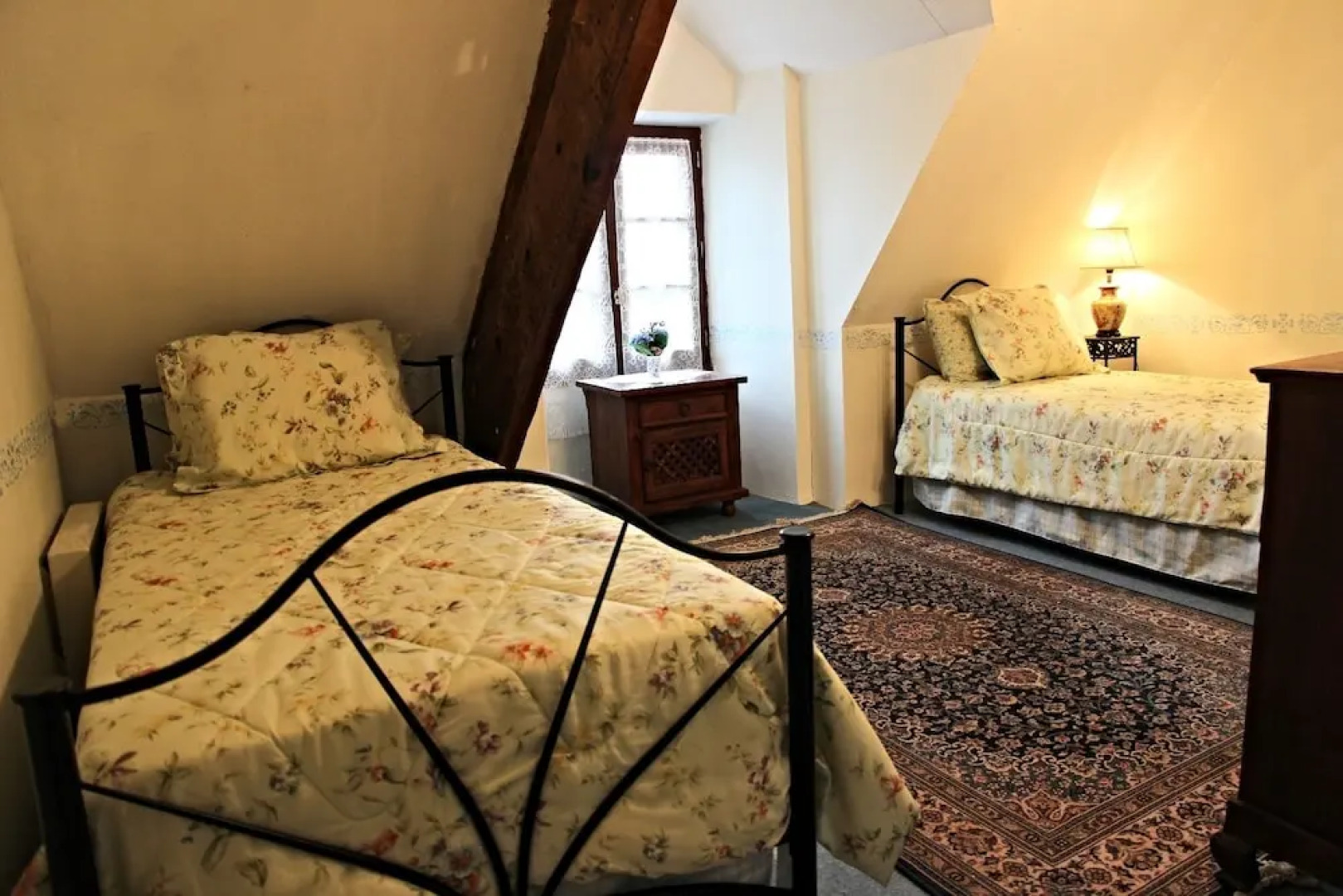 The Archeologist Home-Chateau Le Mur