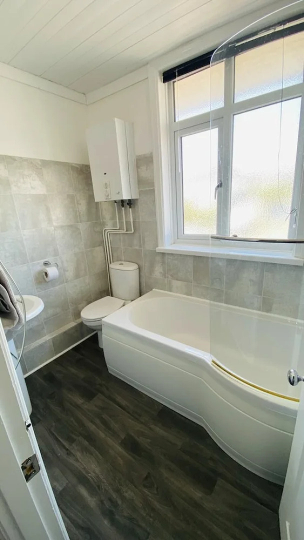 Family 4-bed Apartment in Dawlish With Sea View