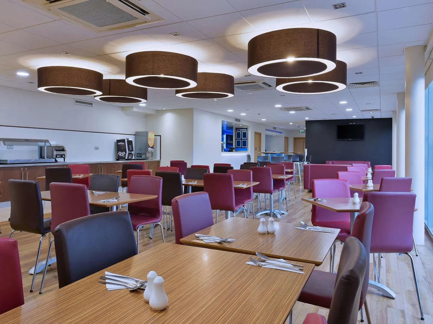 Travelodge Edinburgh Airport Ratho Station