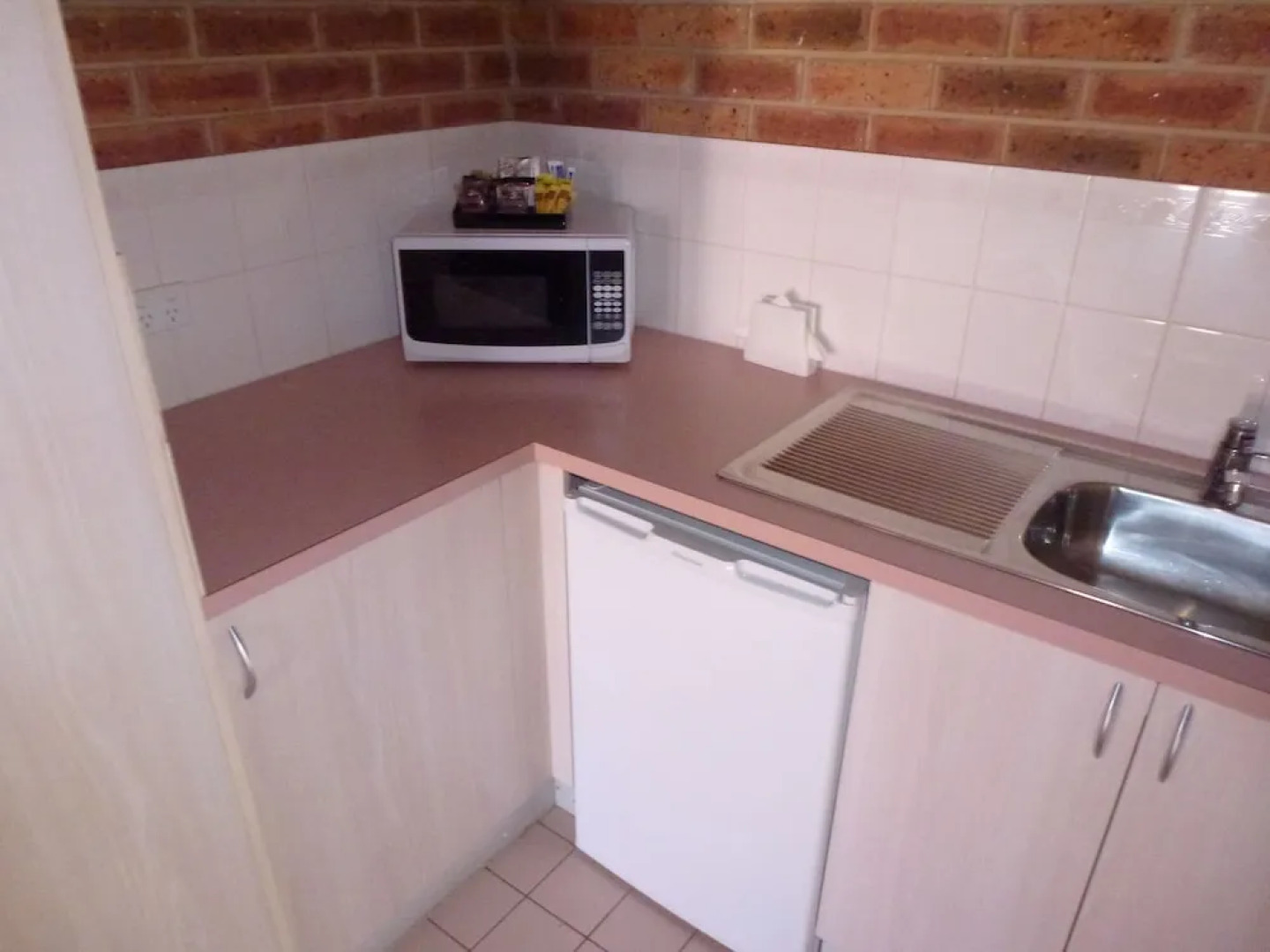 BEST WESTERN Colonial Motor Inn