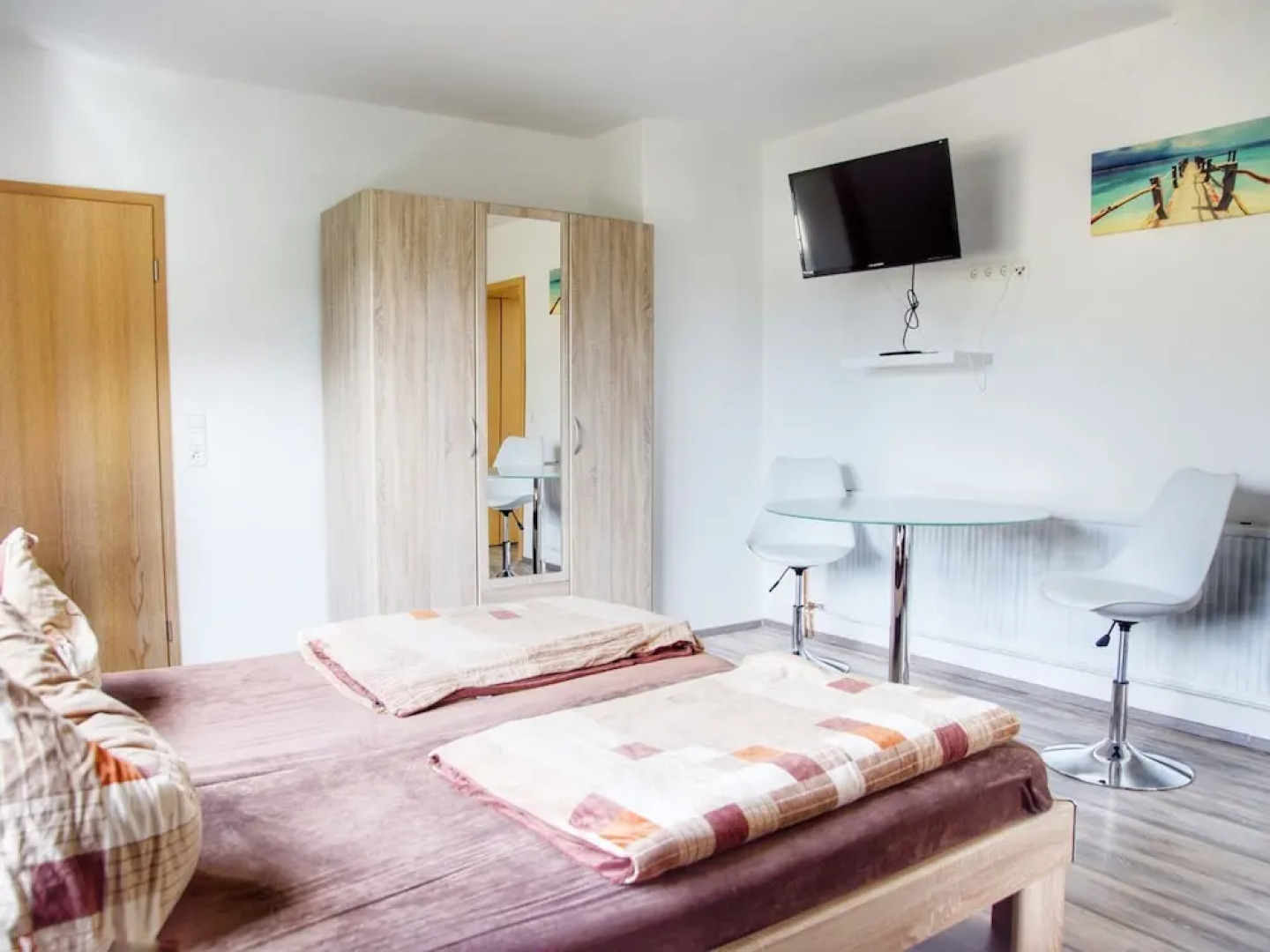 Apartment Near Lagoon and Lake Views