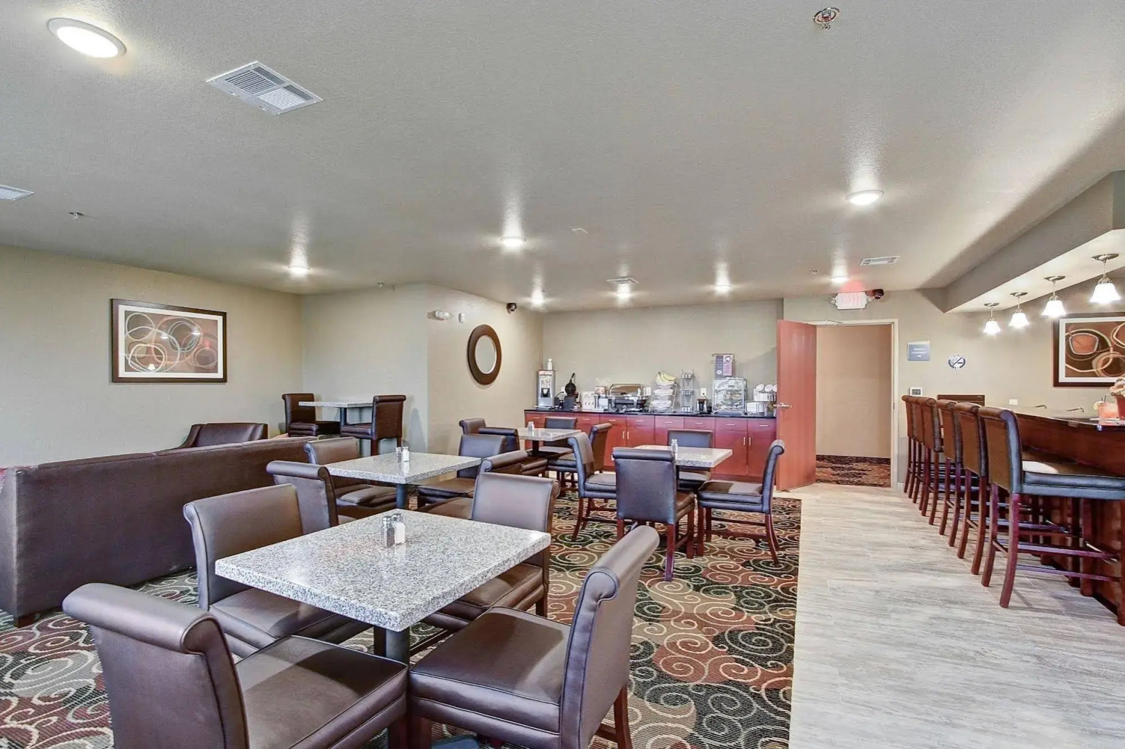 Cobblestone Hotel & Suites – Pulaski/Green Bay