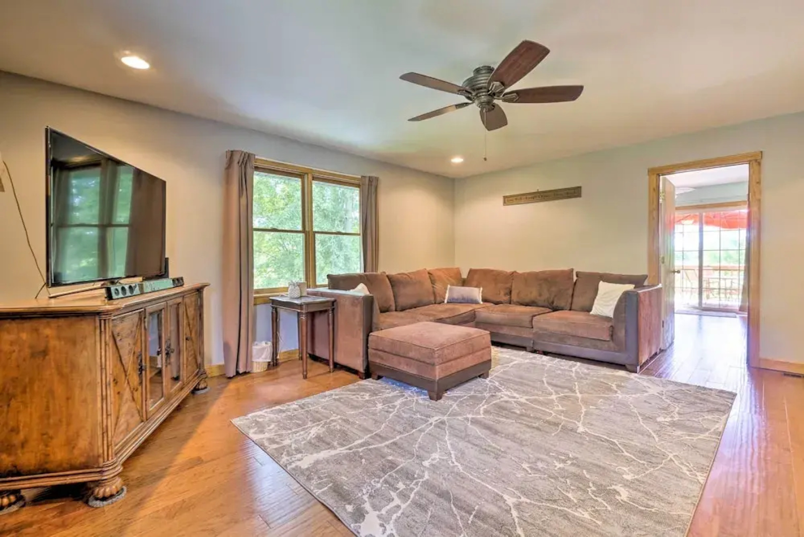 Updated Buckeye Lake Retreat w/ Game Room!