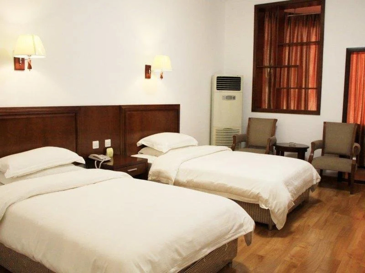 Yibin Jiangnan Hotel