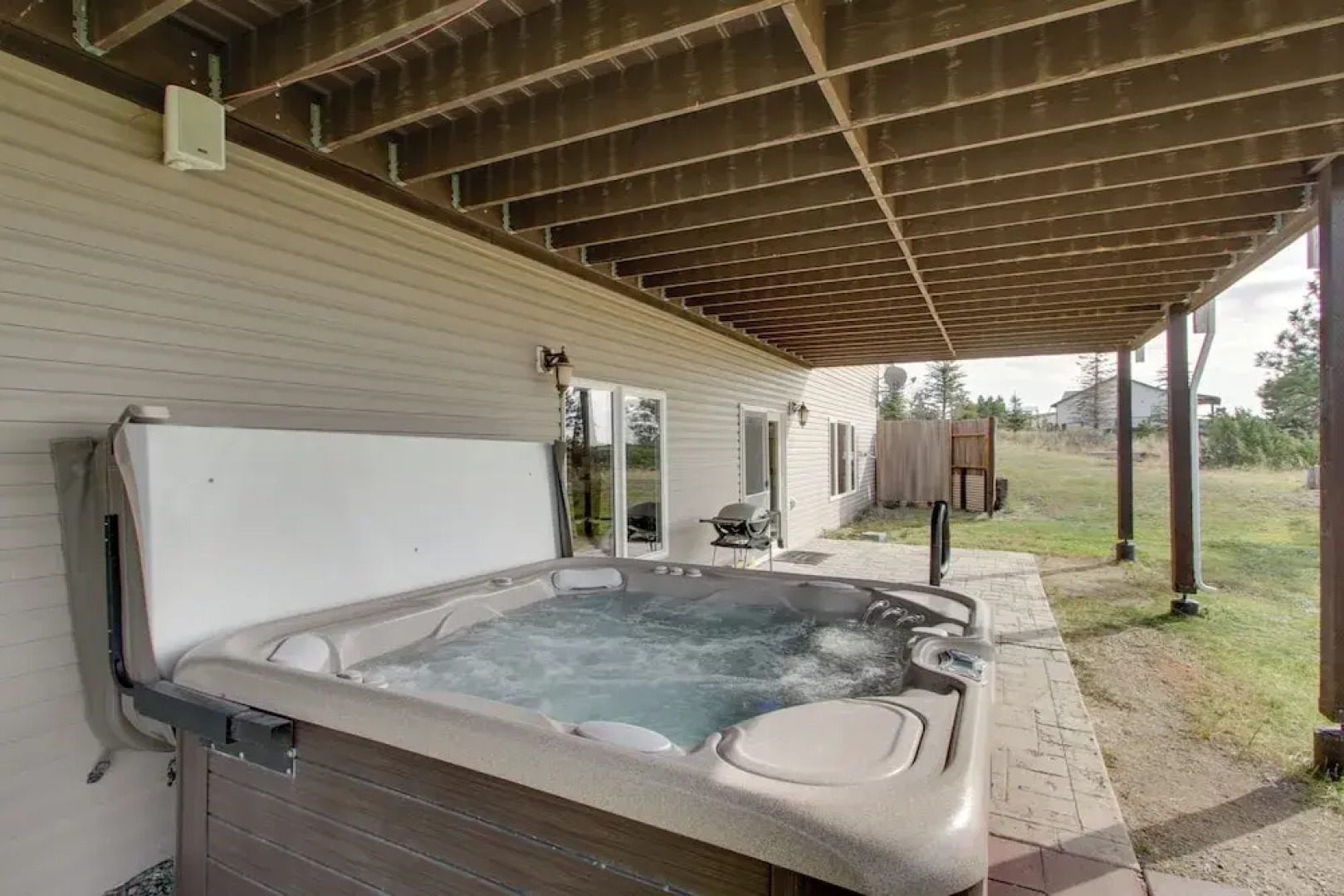 Spacious Canyon Ferry Lake House With Bar & Views!