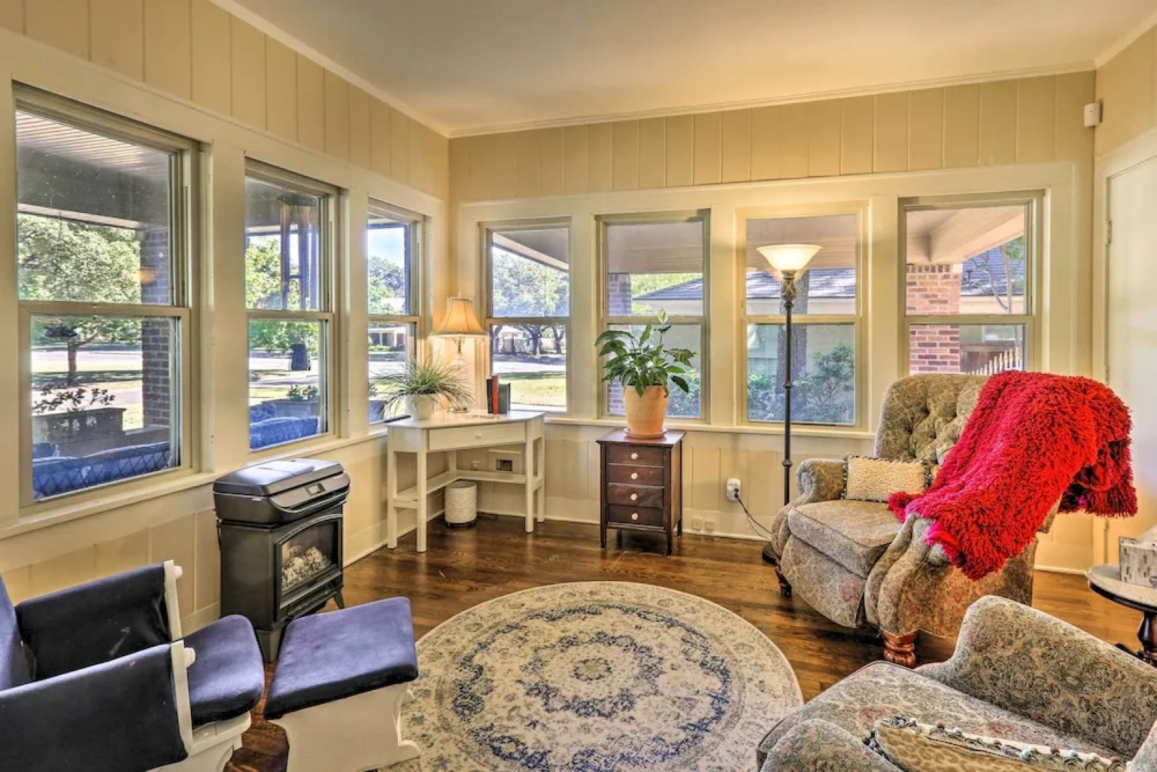 Walk to Midwestern State: Wichita Falls Cottage!