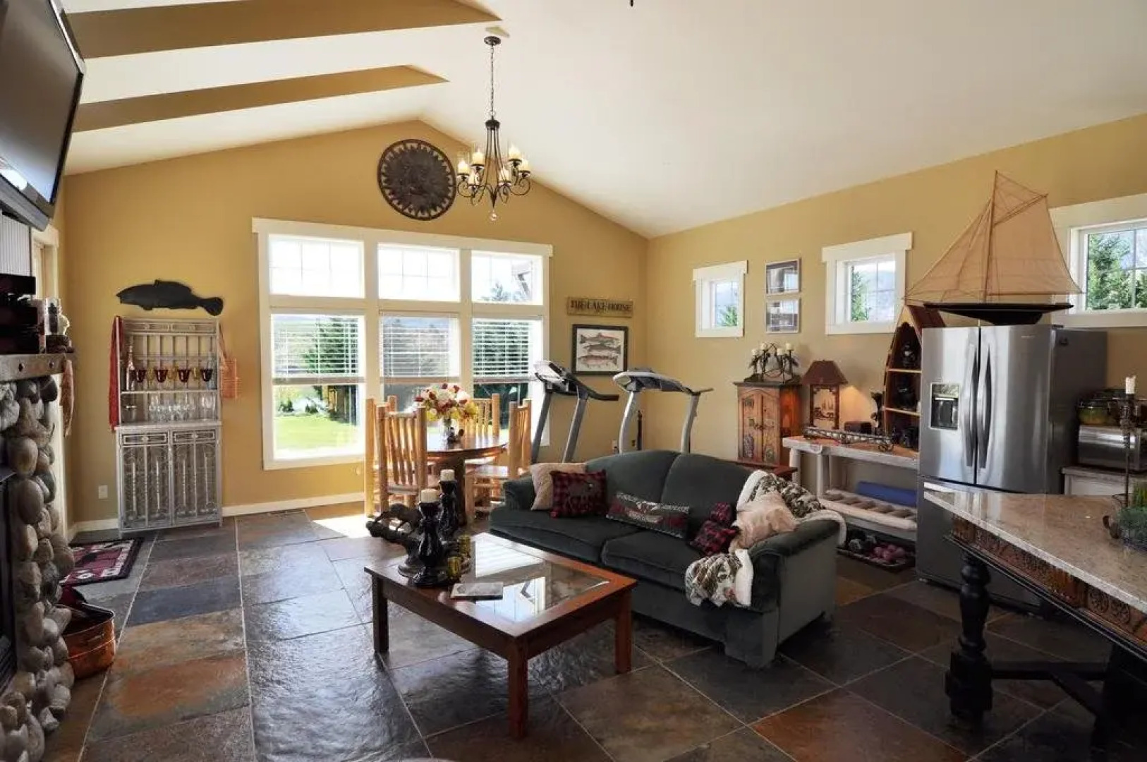 Lake's Edge Tuscan Lodge