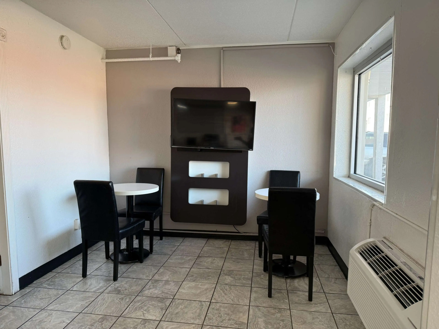 Motel 6 Joliet, IL - I-80