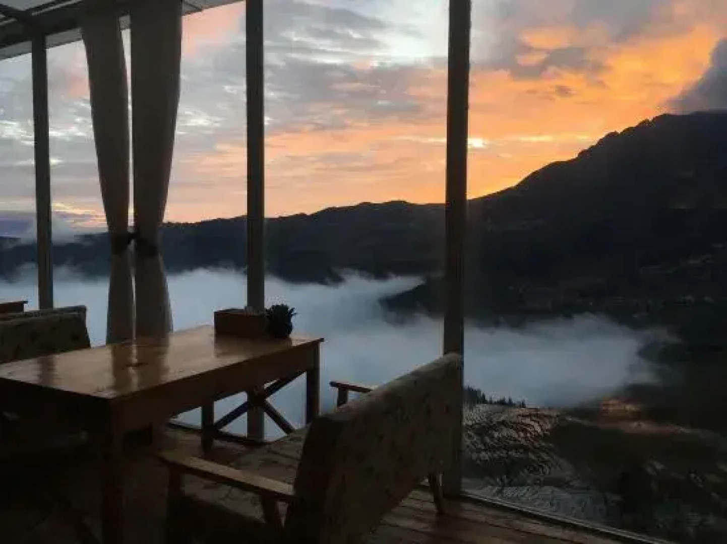 A place to watch the sunrise over the sea of clouds and terraces