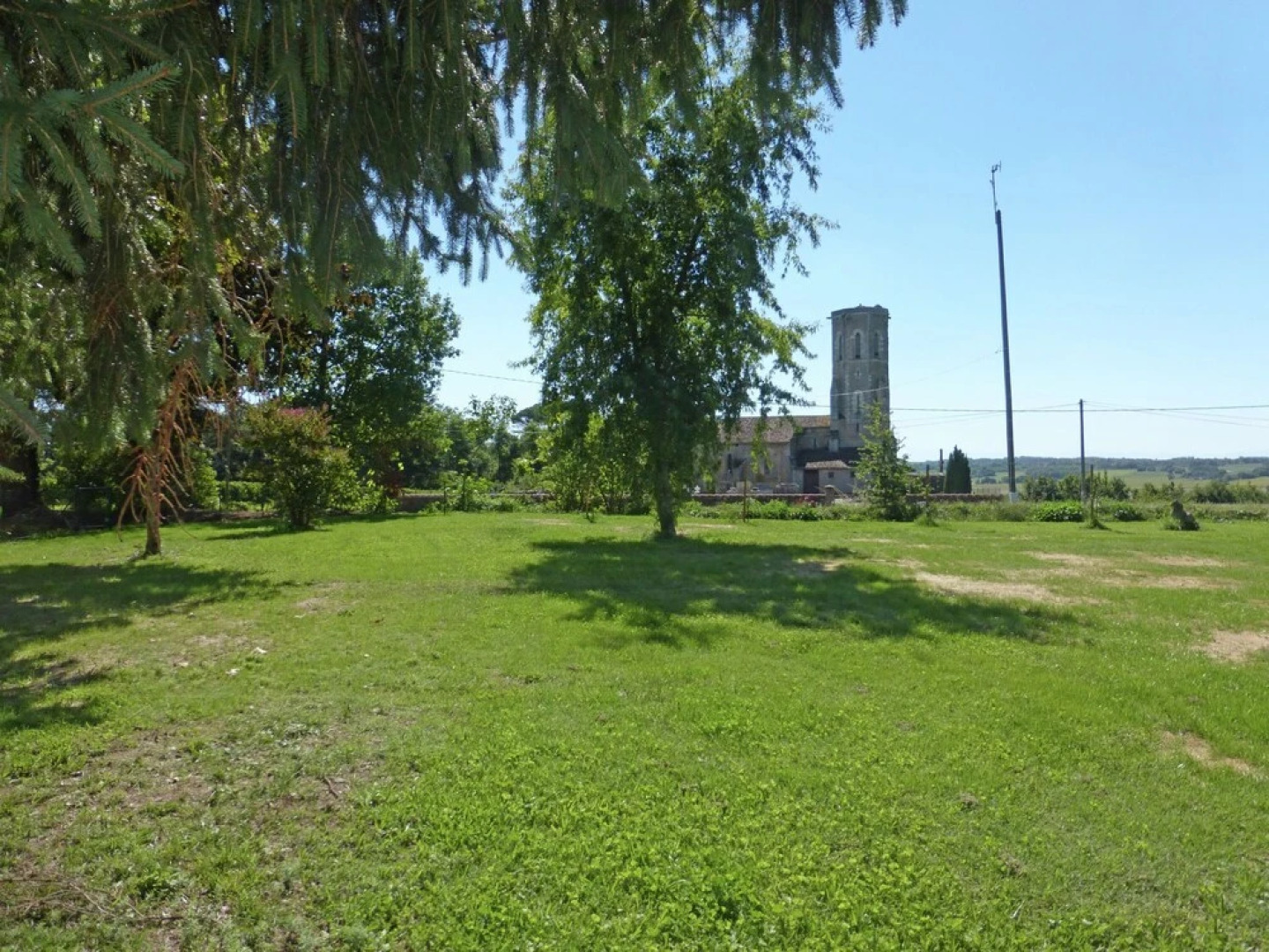 Luxurious Villa in Cazaubon with Swimming Pool