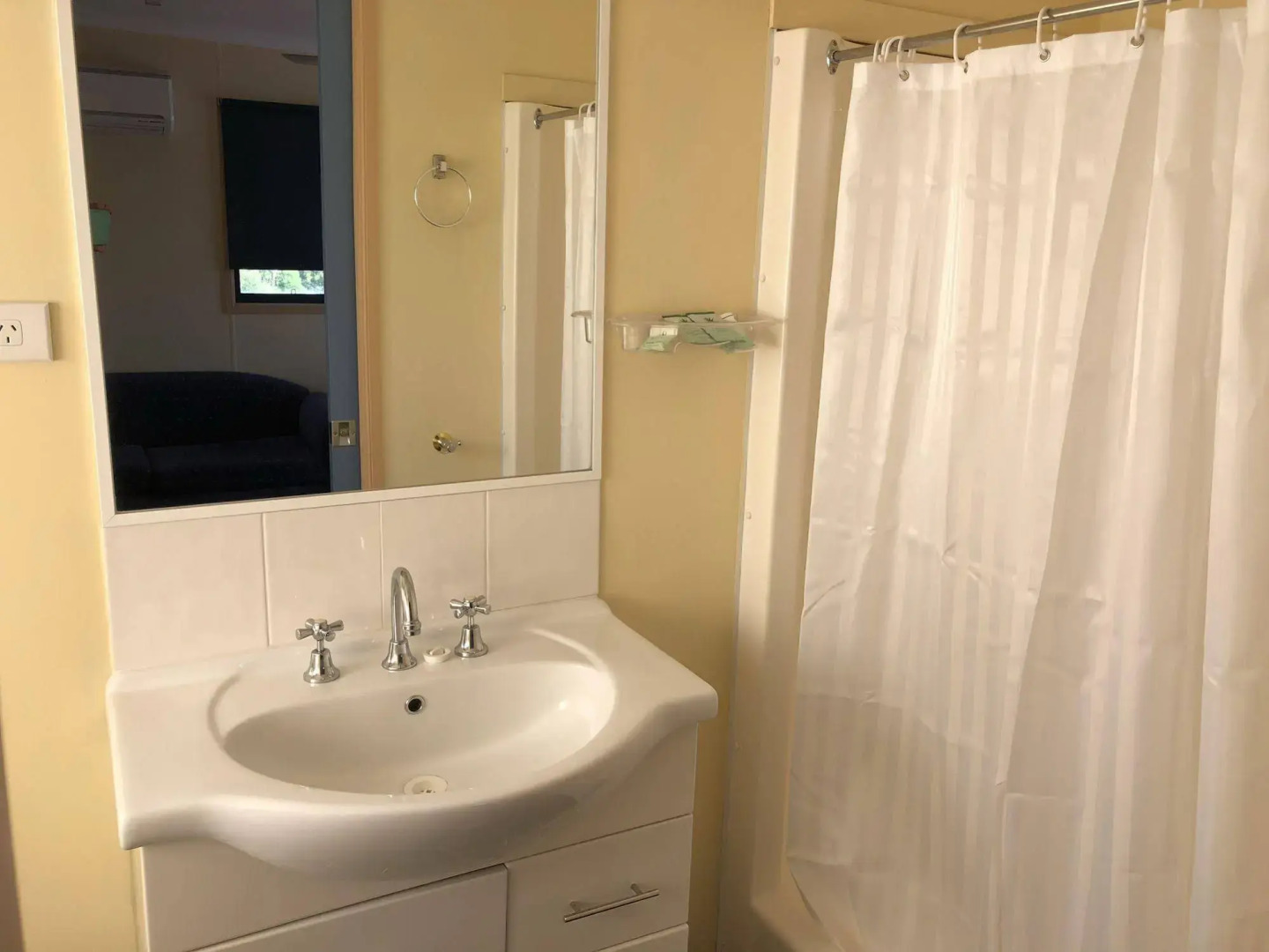 Colonial Palms Motel