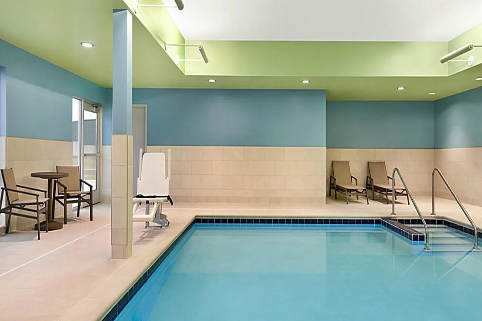 Holiday Inn Express & Suites Beaver Dam by IHG