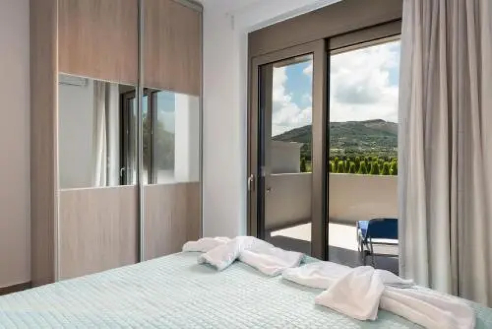 Niovi Seaside Suites