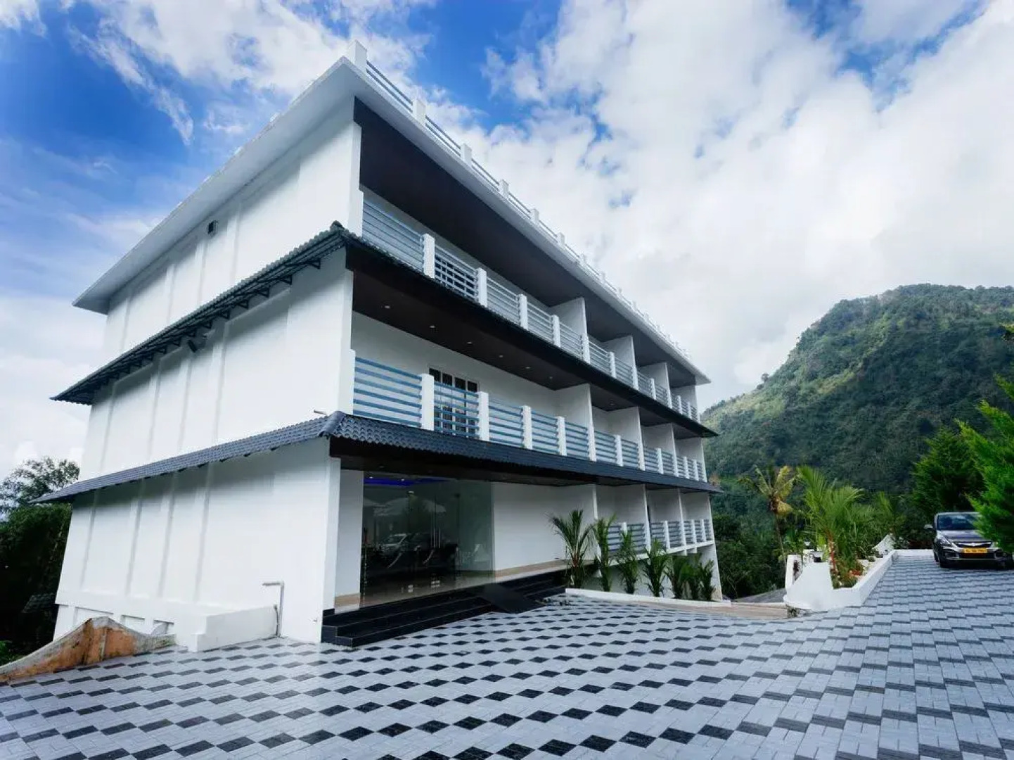 Hotel Misty Garden Resorts