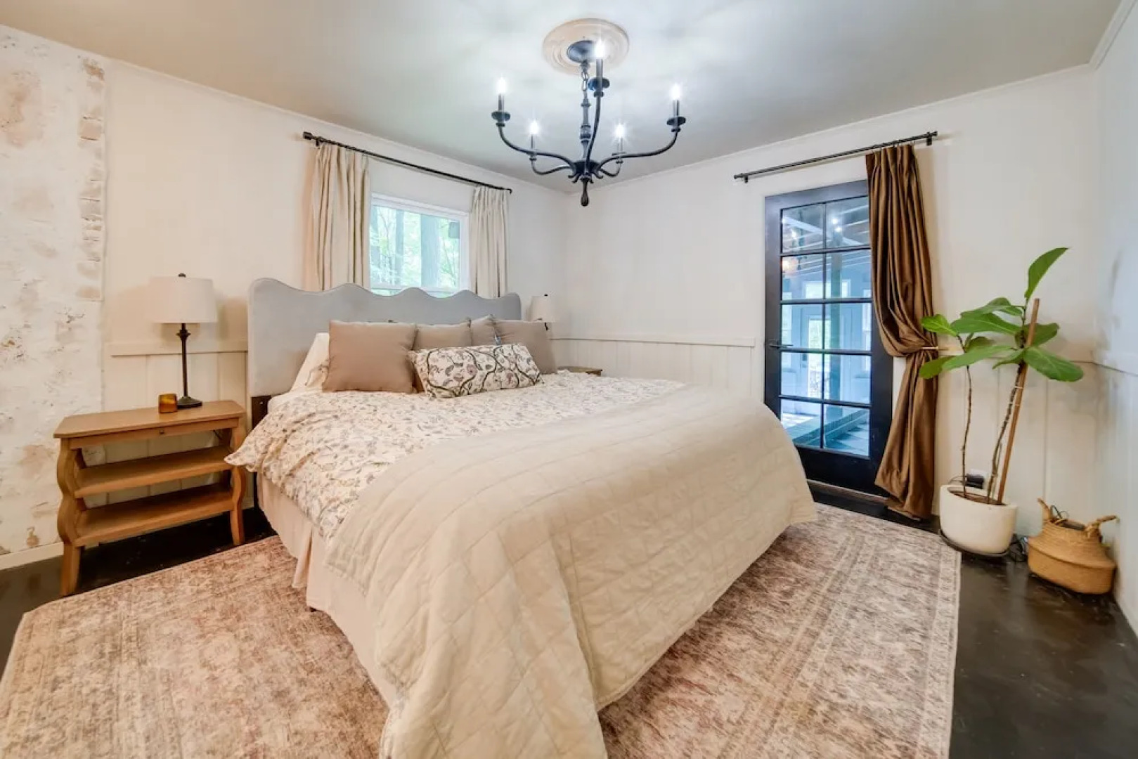 Stylish Willoughby Hills Retreat w/ Fireplace!