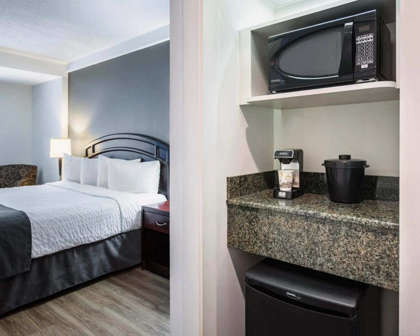 Viscount Gort Hotel