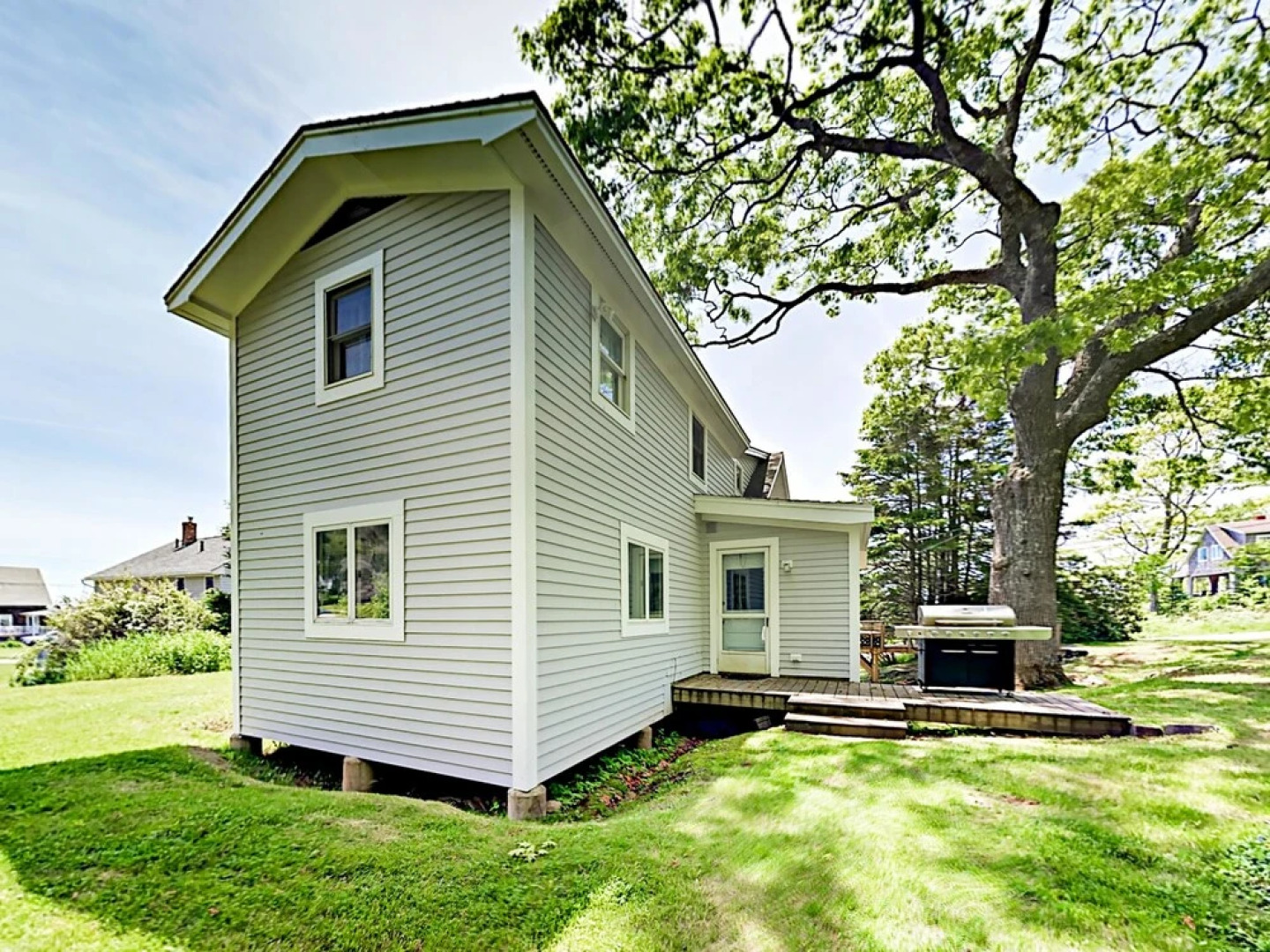 18 Spring St Cottage 4 Bedrooms 2 Bathrooms Cottage