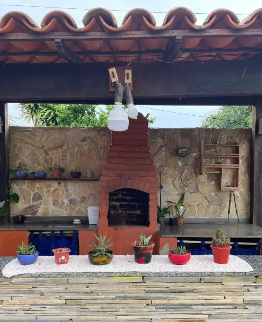 Suíte com varanda vista piscina