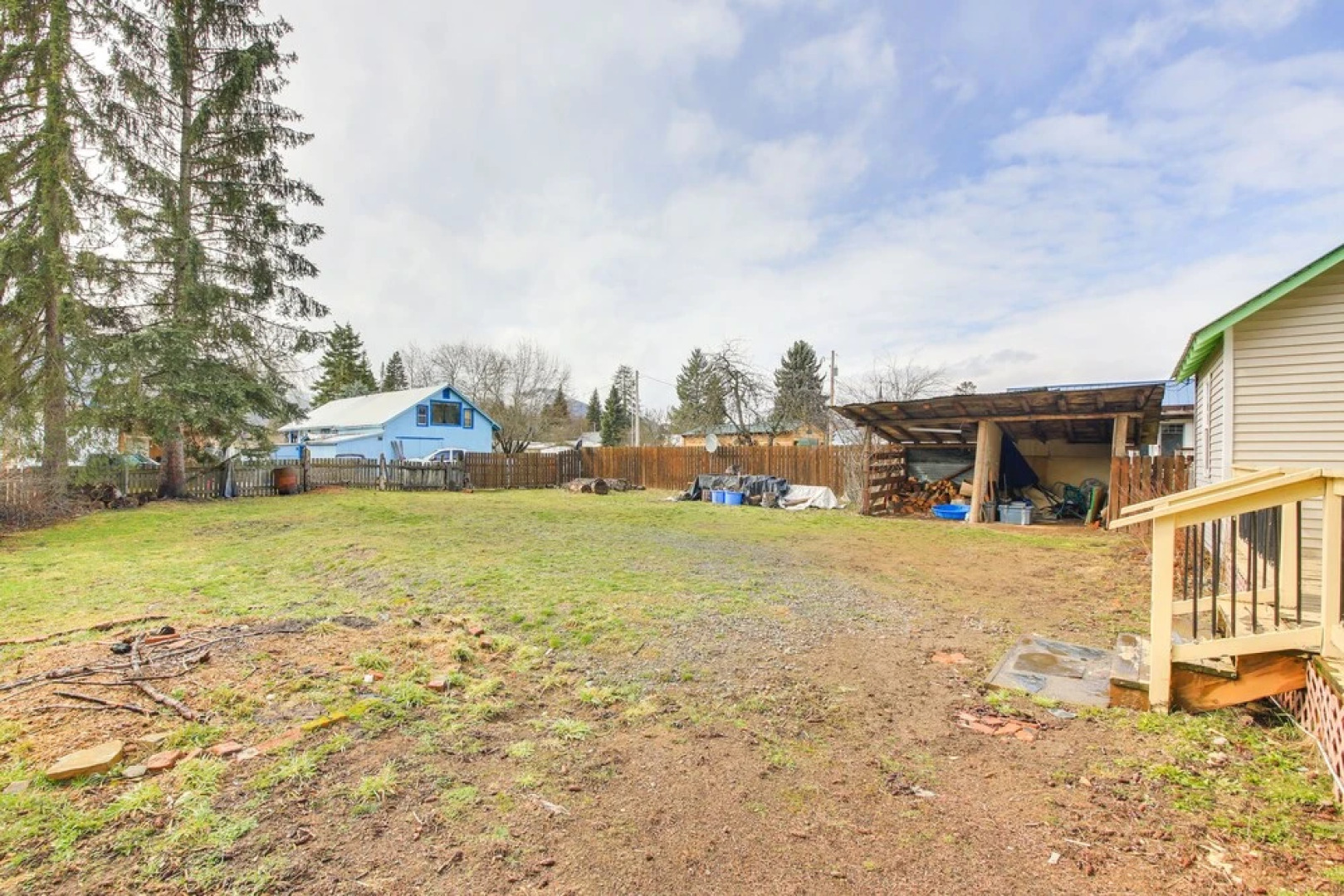 Clark Fork Vacation Home w/ Wood Stove Near Lake!