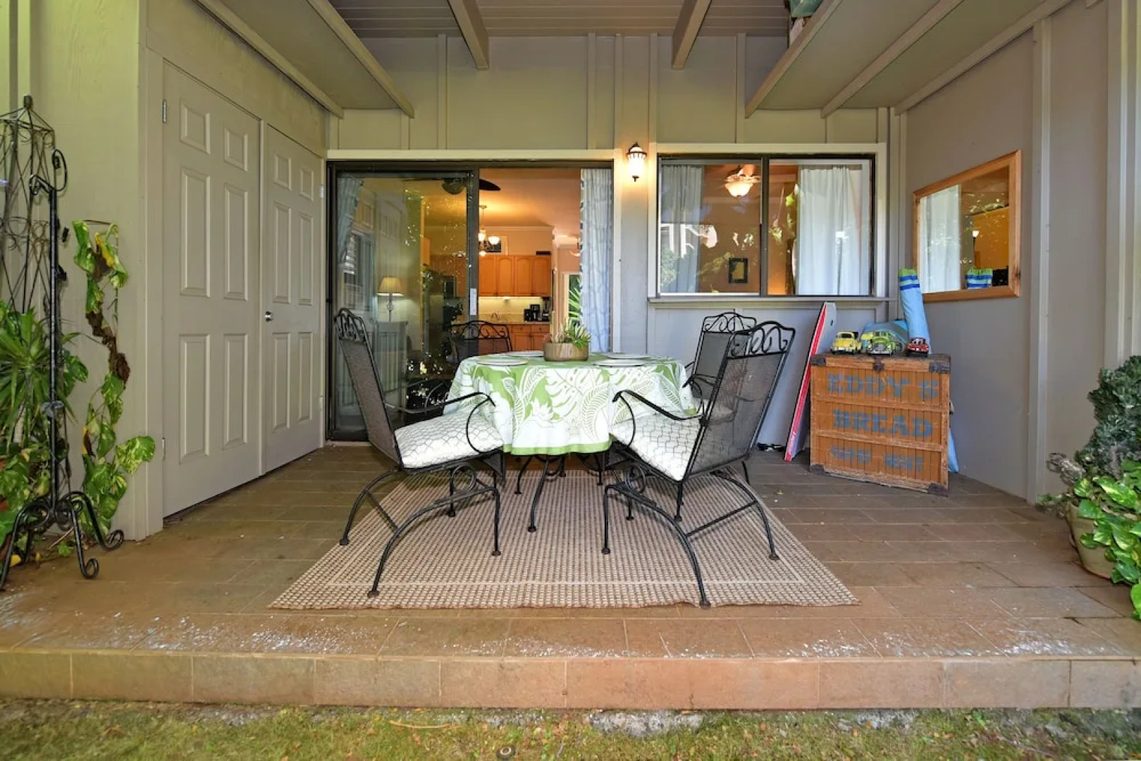 Pohailani 131 by RedAwning