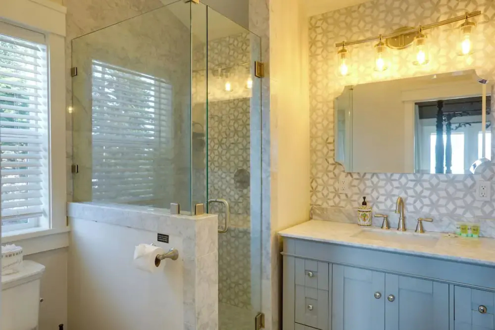 Lake Tahoe Views & Hot Tub: Stunning Luxury Home!