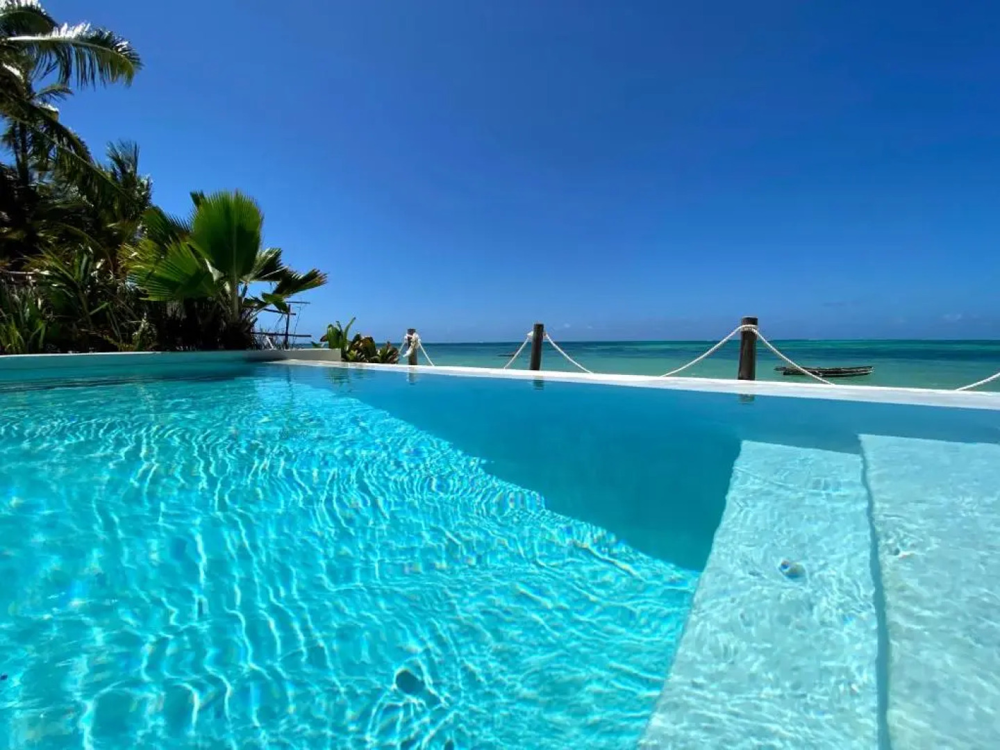 Joya' Beach Suites & Villa