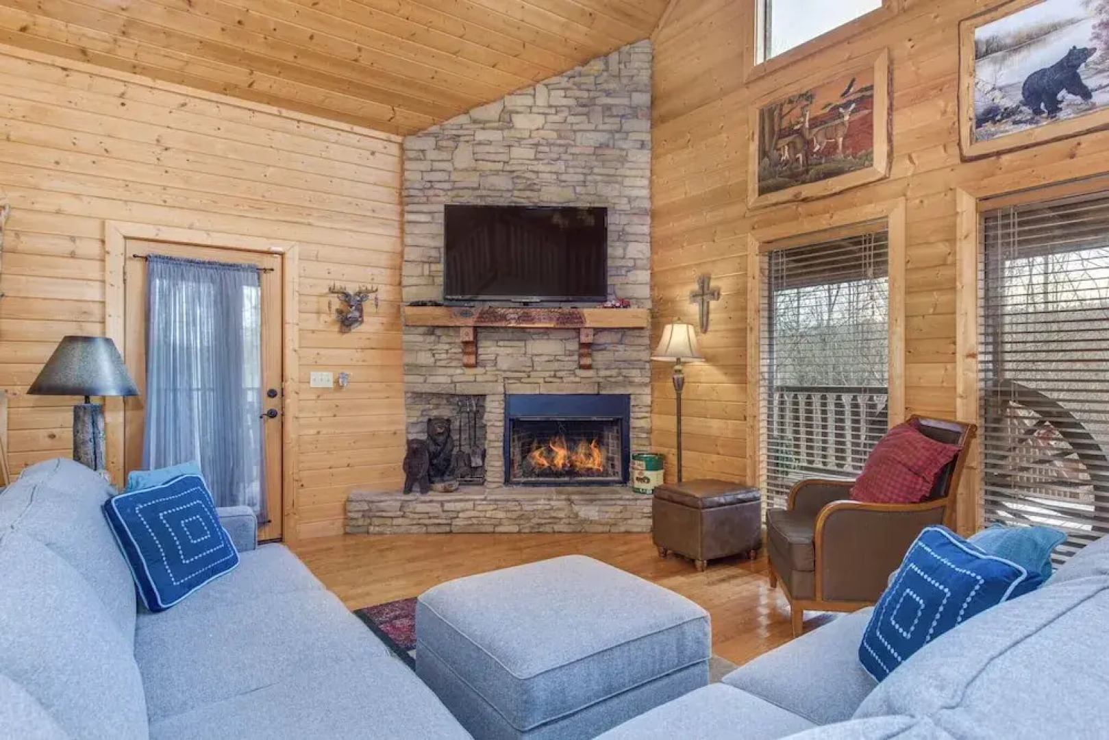 Woodland Wonder w/ Hot Tub and Pool Table!