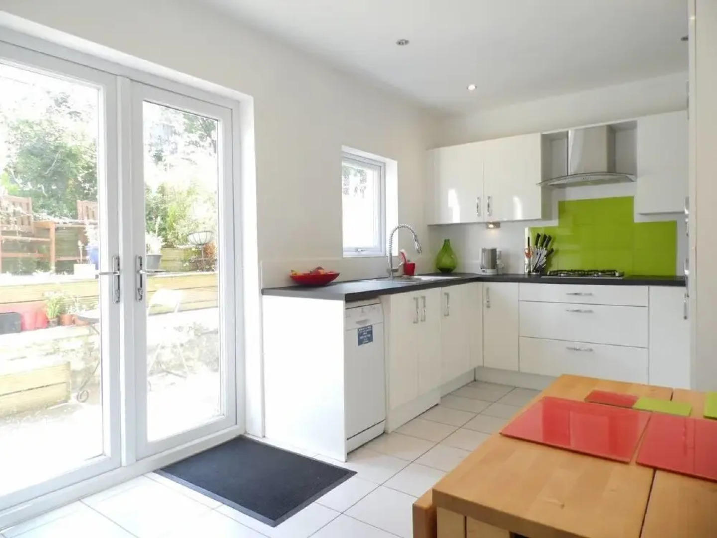 Near GLA Airport - Ideal hub for Paisley & Glasgow