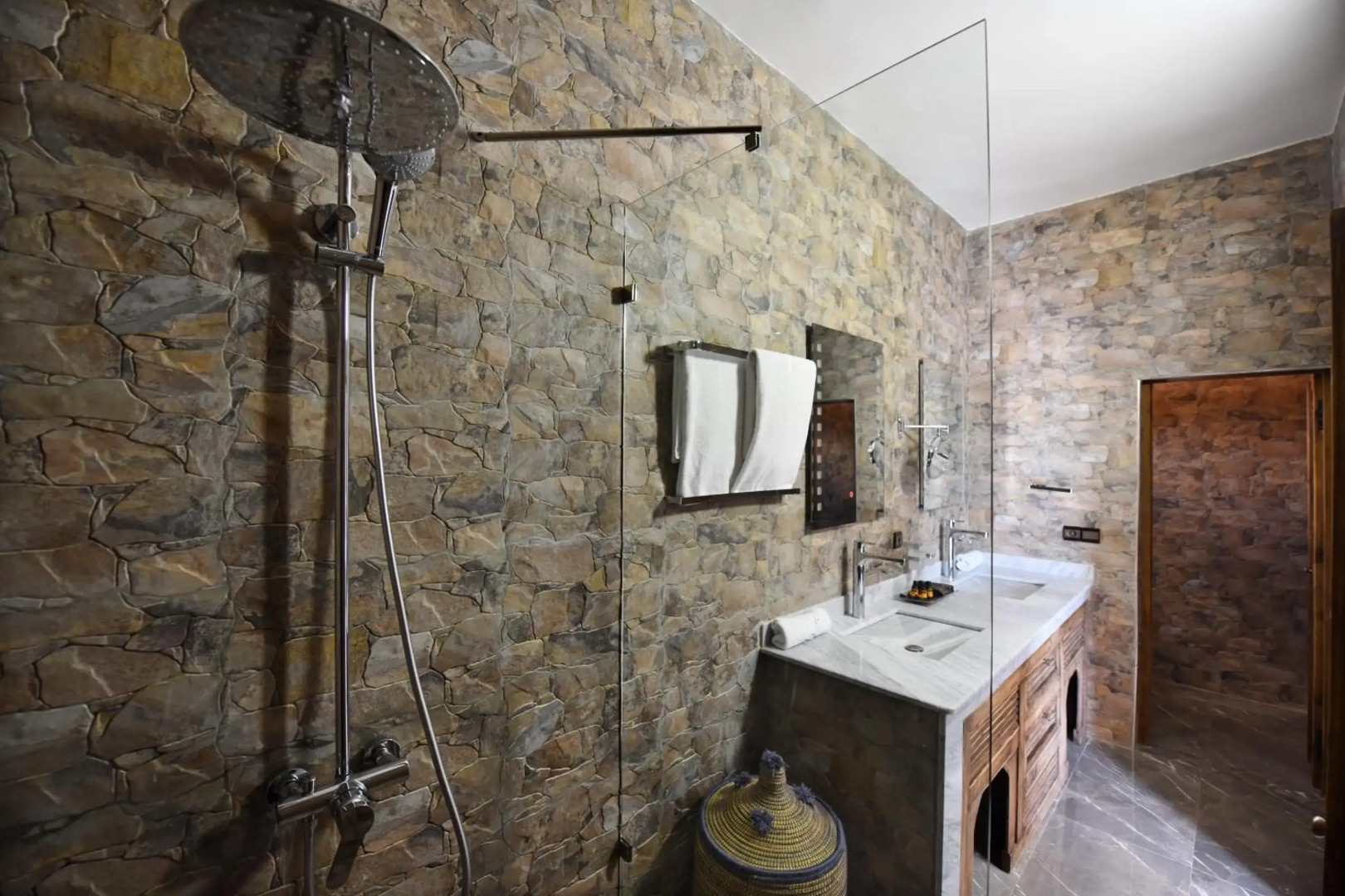 Oscar Hotel by Atlas Studios