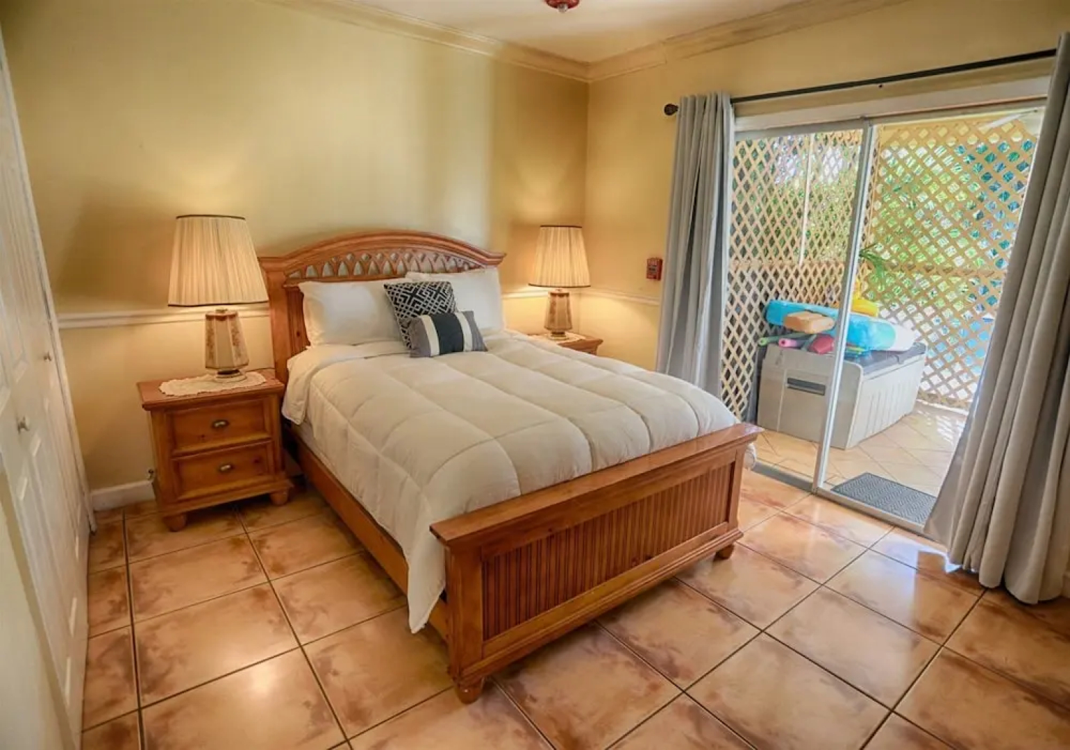 Spacious & Conveniently Located Miami Airport Home