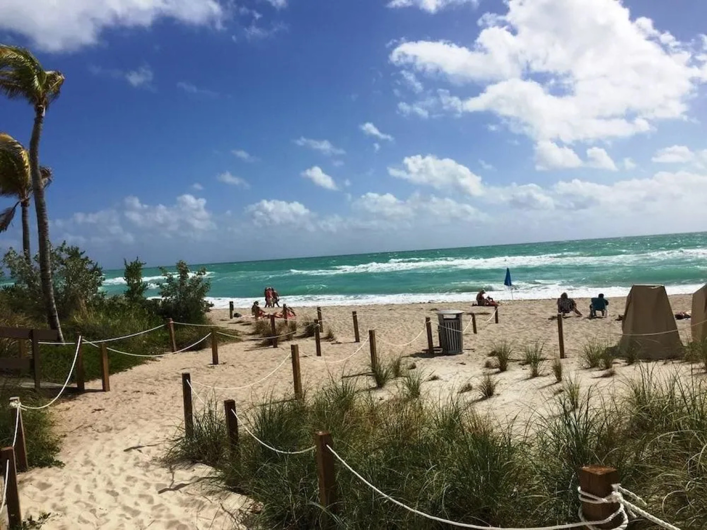 Hollywood Apartment by the Sea