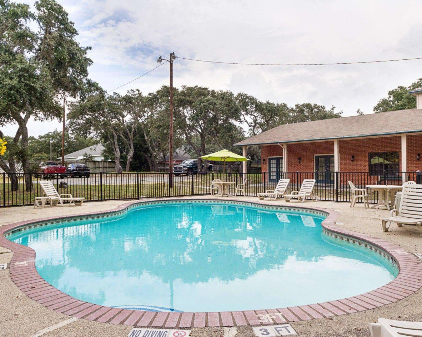 Econo Lodge Inn & Suites Fulton - Rockport