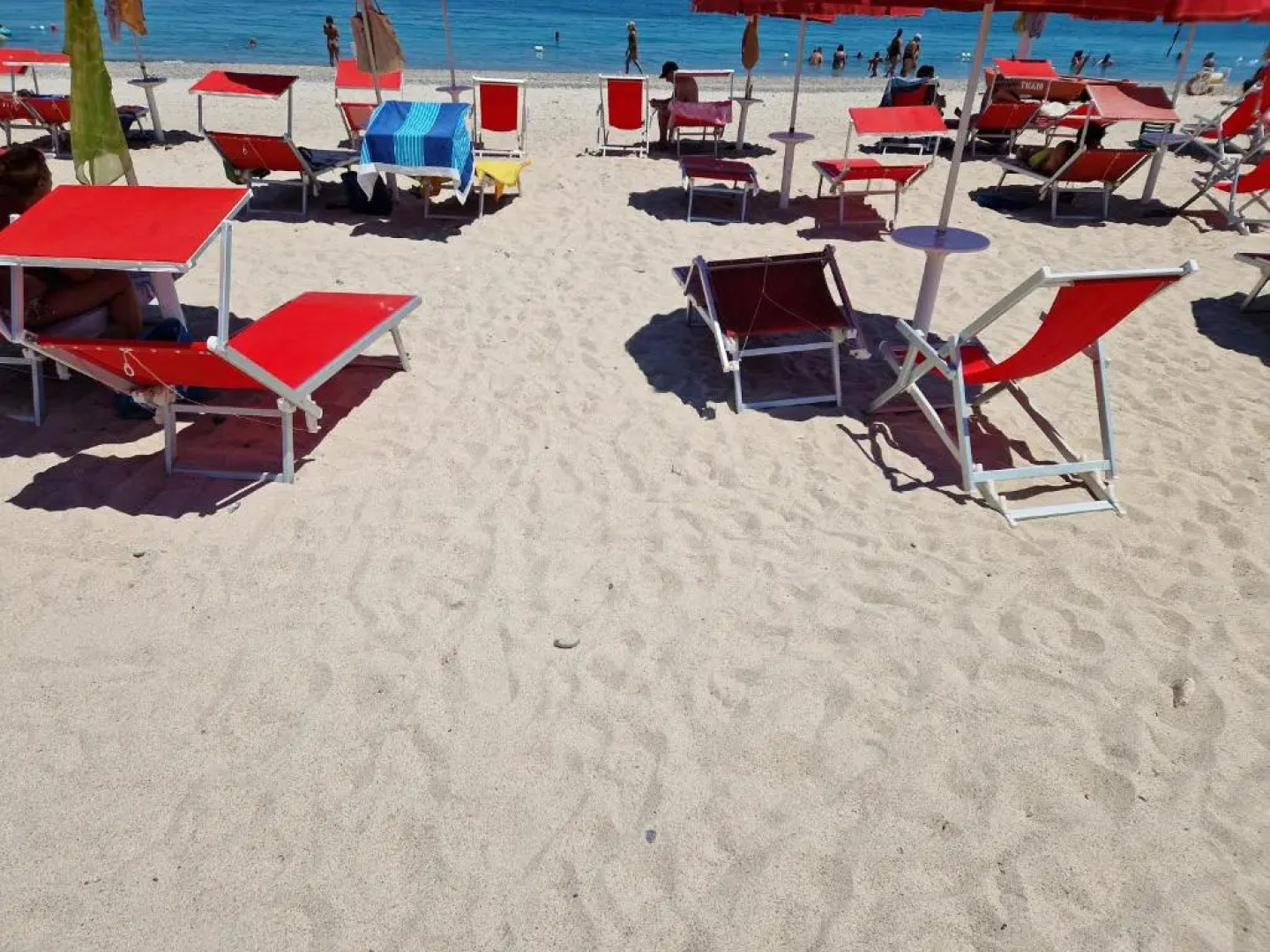 Miriam 21, a 300 metri dal mare