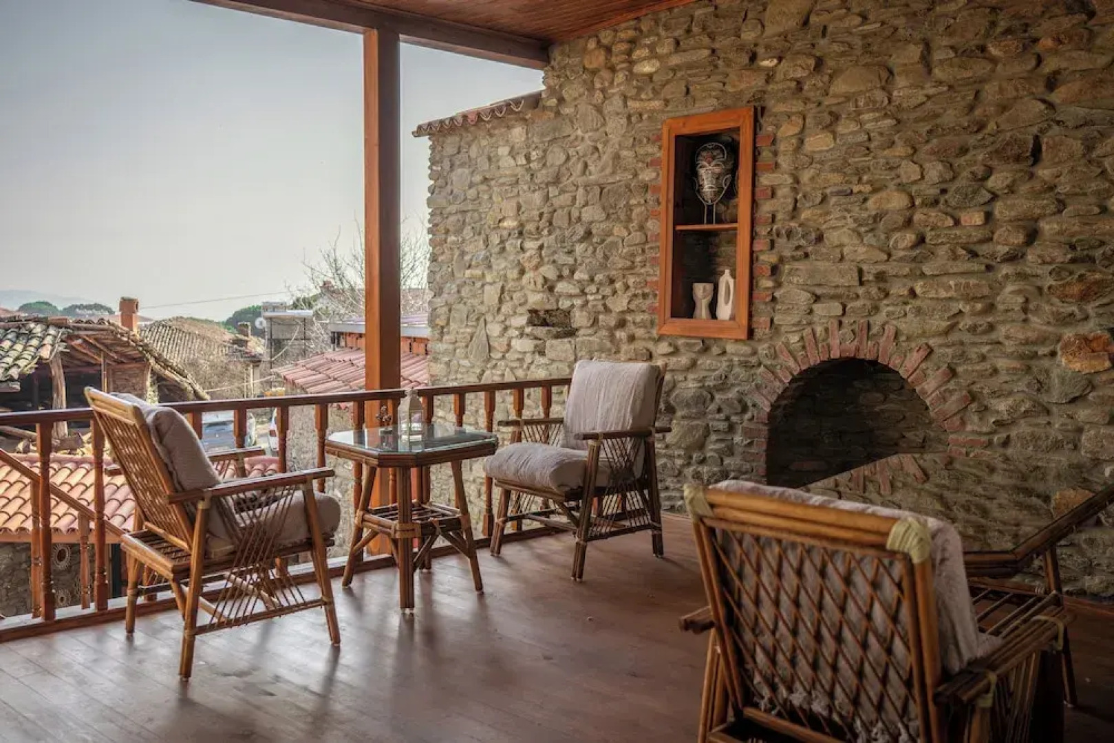 Flora Bi̇rgi̇ Taş Konak