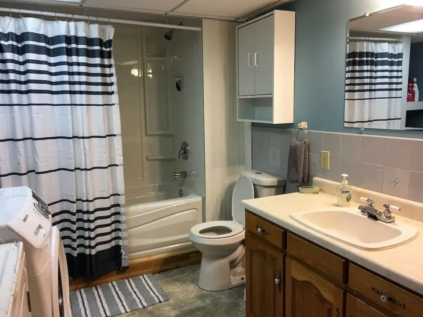 TO Stays - Waterfront Lake House Retreat