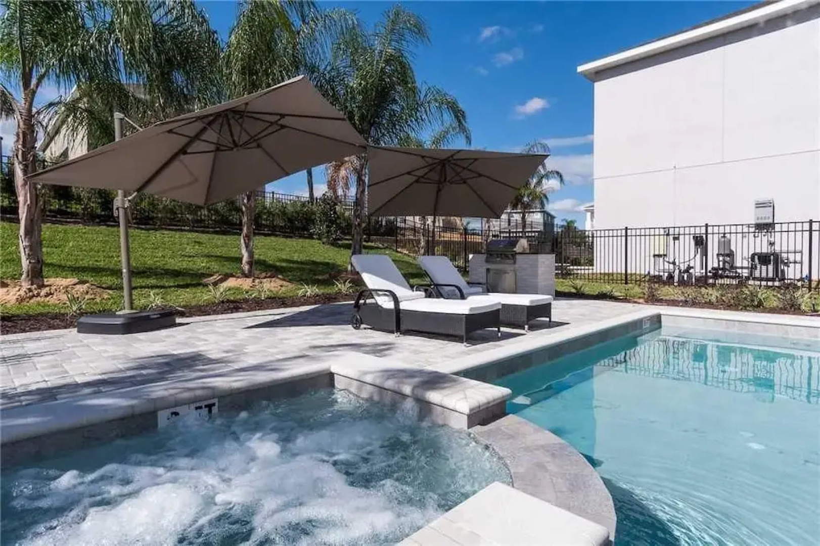 Reunion Magic 5 Bedroom Home with Private Pool and Spa