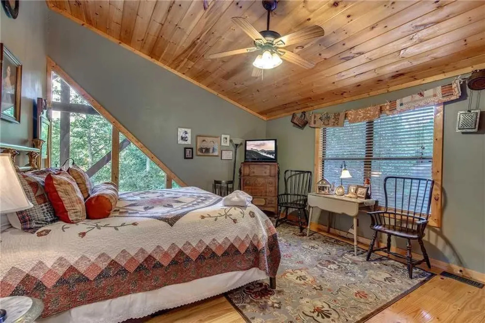 Stonebrook Lodge - Four Bedroom Cabin