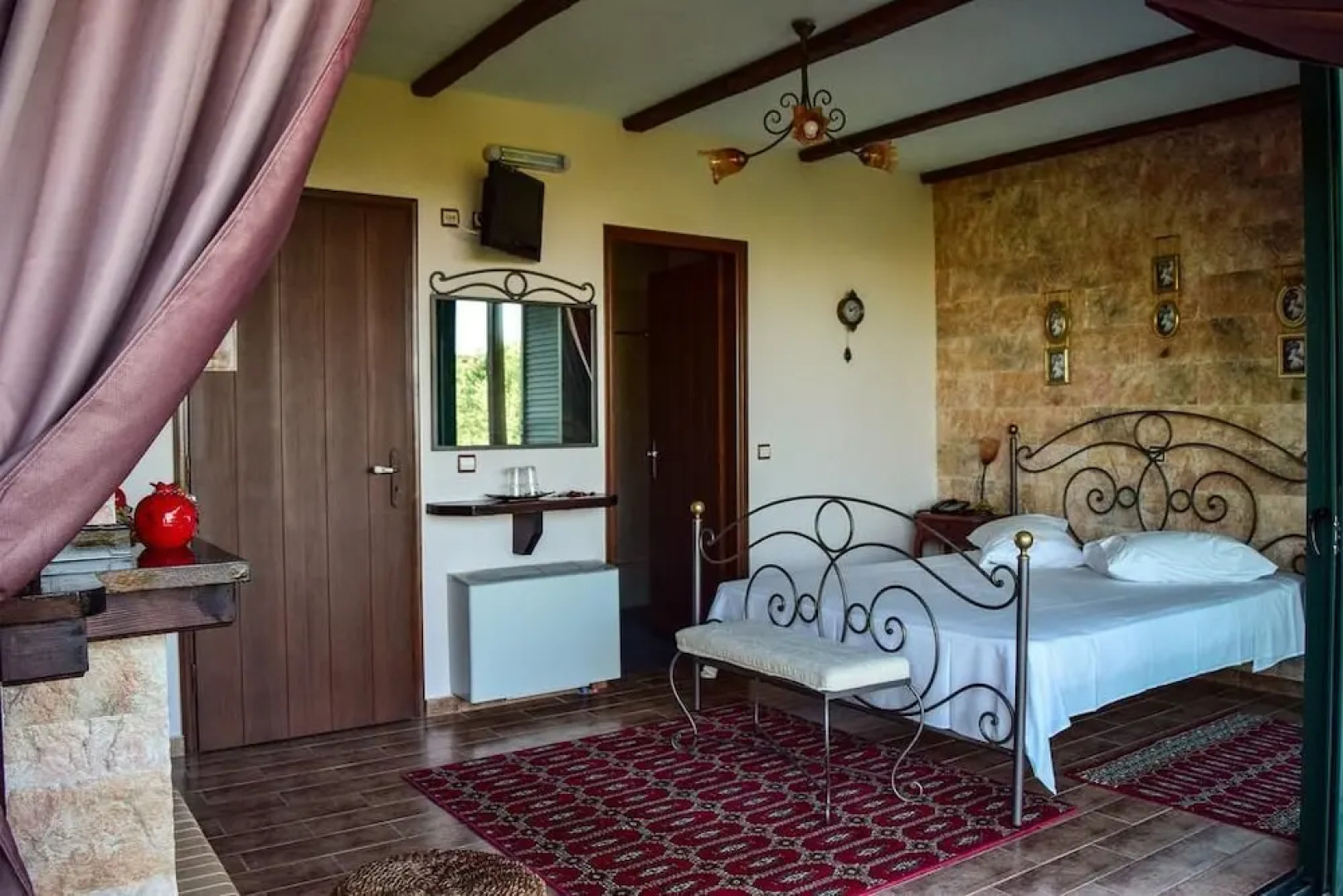 Vathyskia Guesthouse